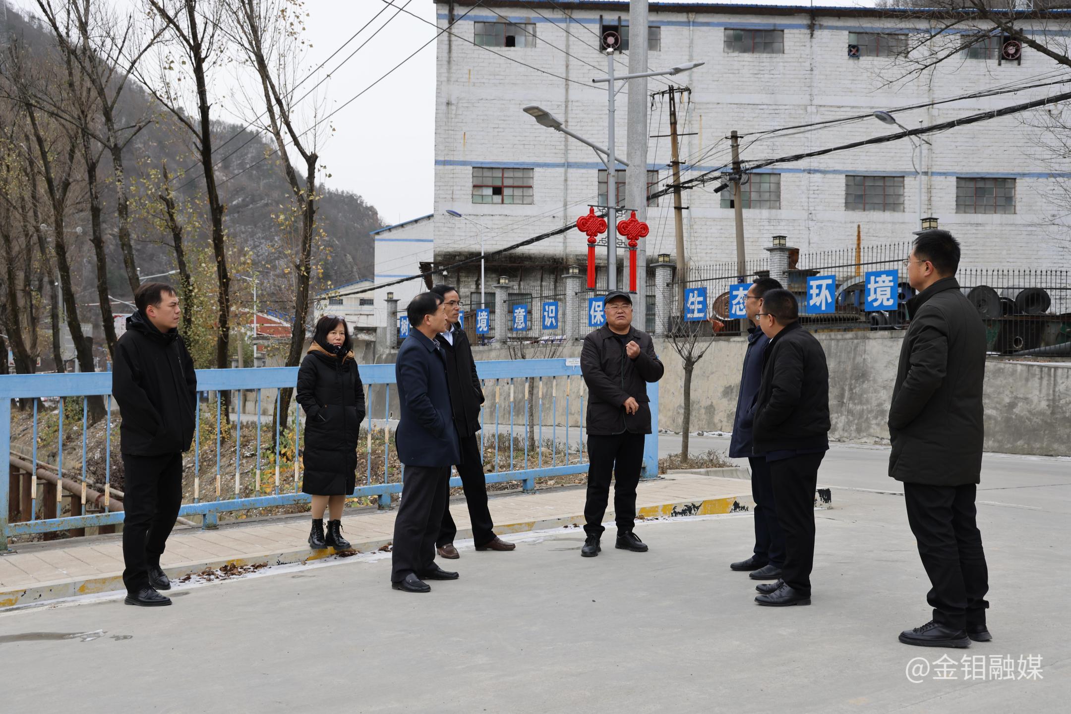 20221206-柳曉峰在金堆城鉬礦選礦升級改造現(xiàn)場查看項目進(jìn)度2.JPG